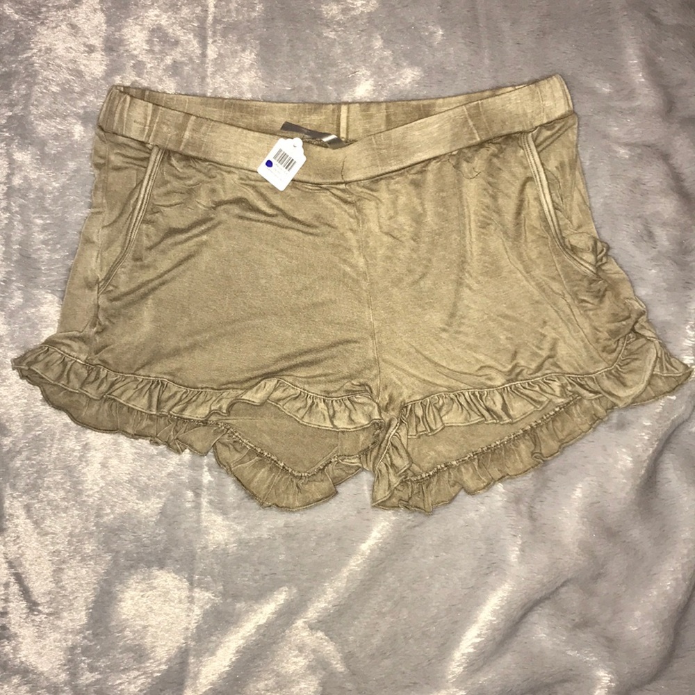 Mona B sandstone washed ruffle shorts L NEW